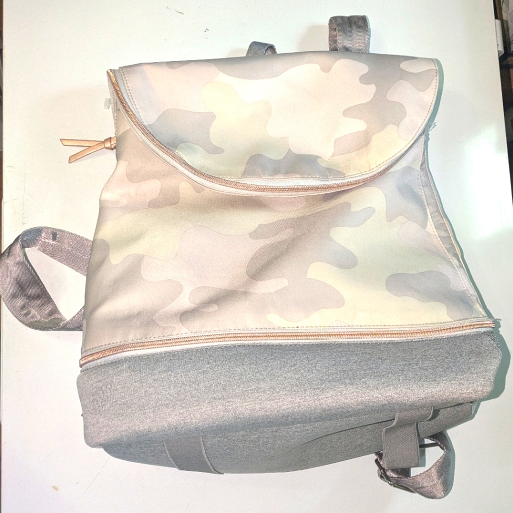 Stella & Dot Stylish Gray and Cream Backpack